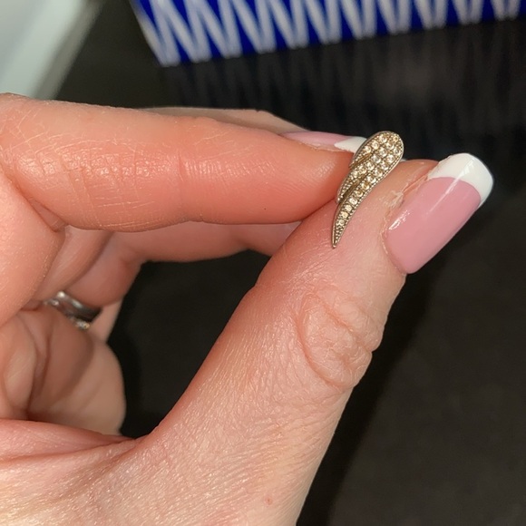 925 stamped Angel wing earring (ONLY ONE EARRING!) - Picture 3 of 8